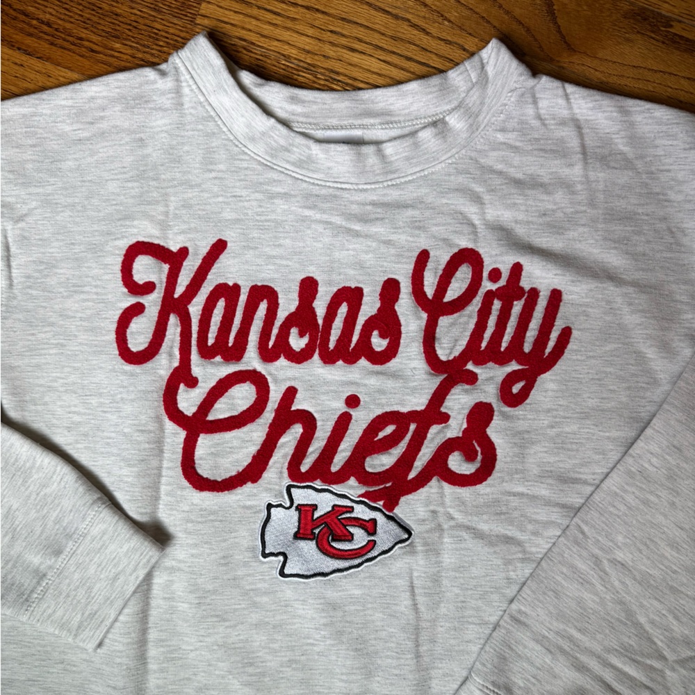 NFL Kansas City Chiefs Embroided Women’s Crewneck Sweatshirt - Heather Gray